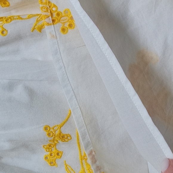 A LOVES A White Blouse With Yellow Embroidered Floral Print Size Large - Picture 9 of 10